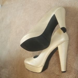 ❤ ❤️ Calvin Klein Carley New Lizard Gold Metallic Platform Pumps